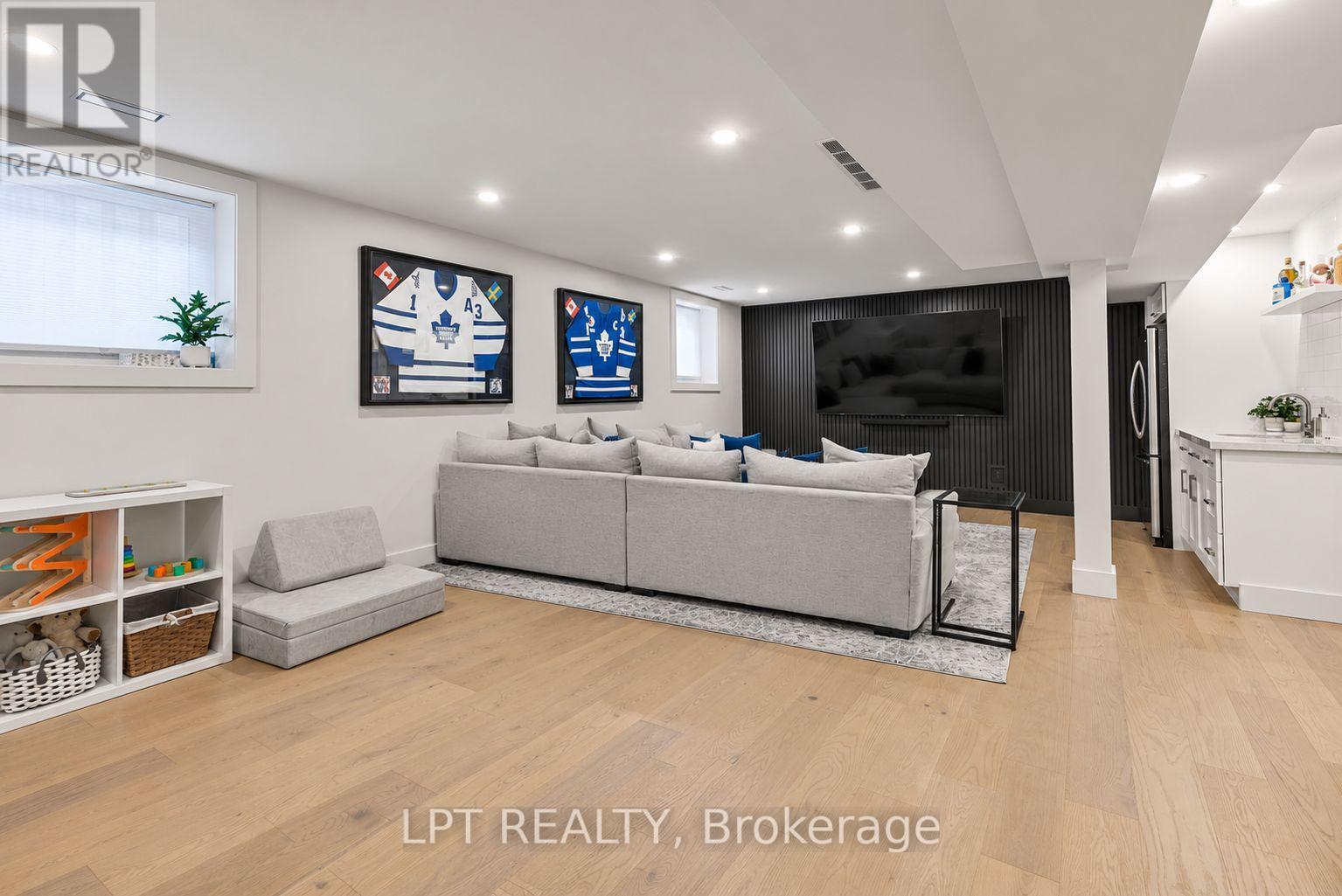 68 49th Street N Property Photo 33