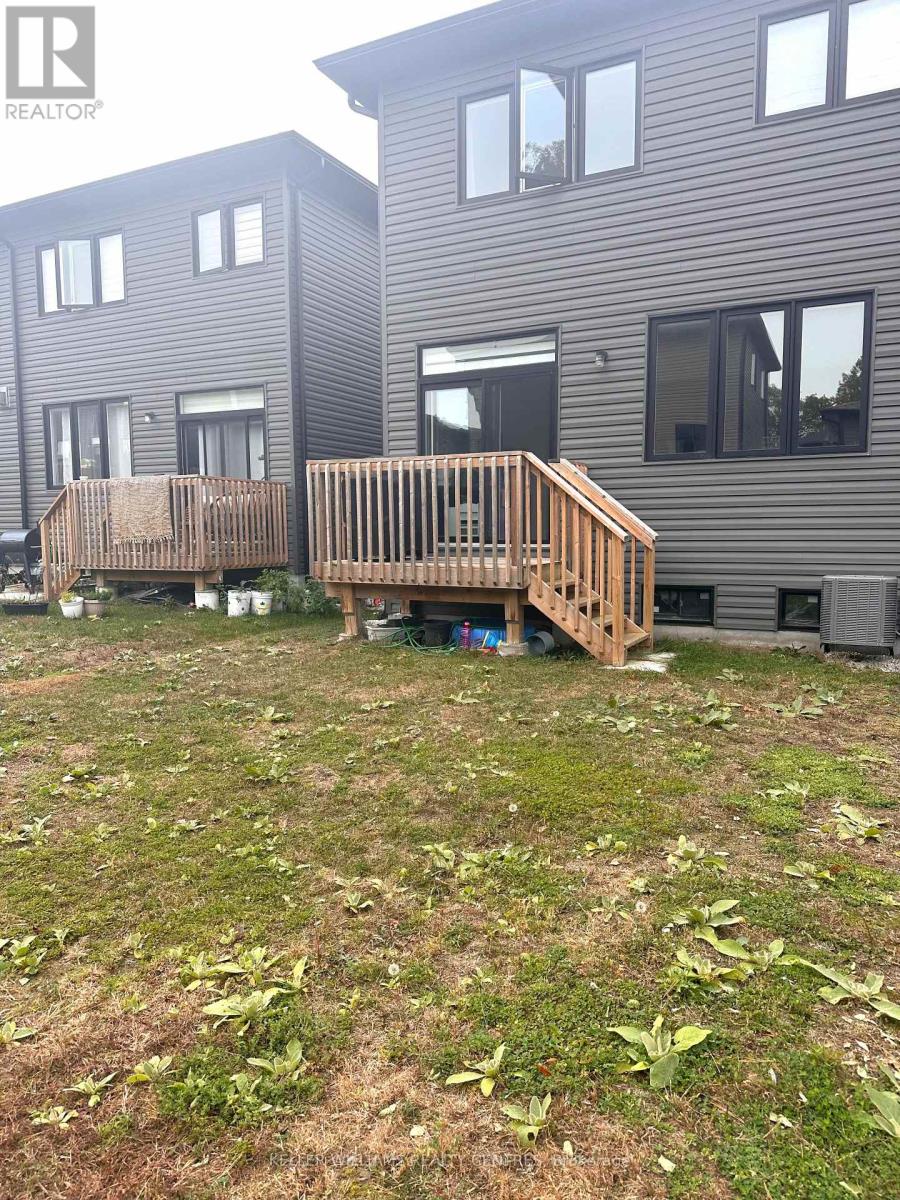 44 Eberhardt Drive Property Photo 23