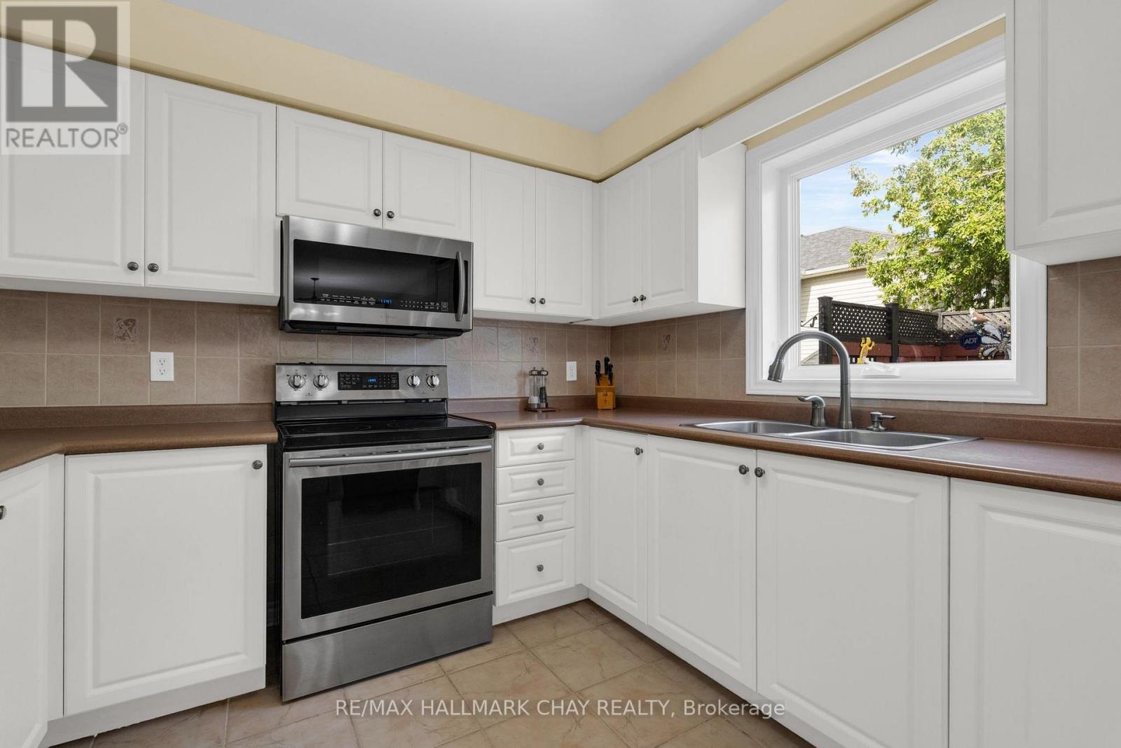 6 Whispering Pine Place Property Photo 8