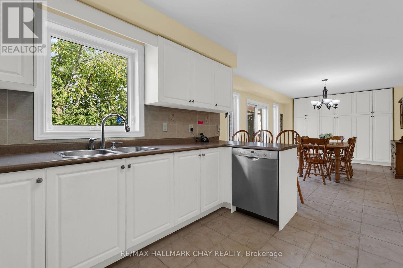 6 Whispering Pine Place Property Photo 9