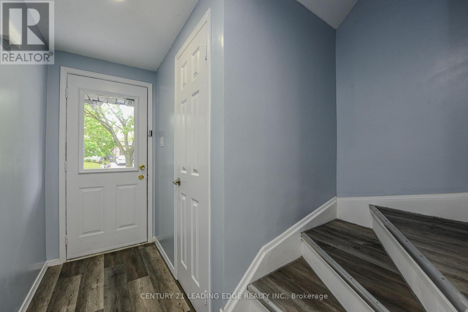 169 Hickling Trail Property Photo 4