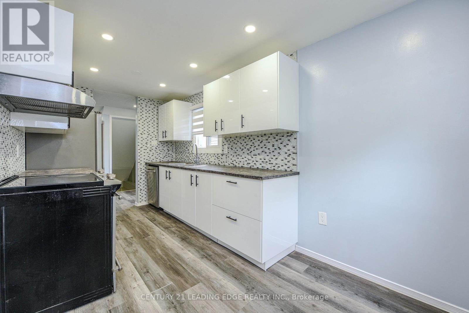 169 Hickling Trail Property Photo 12