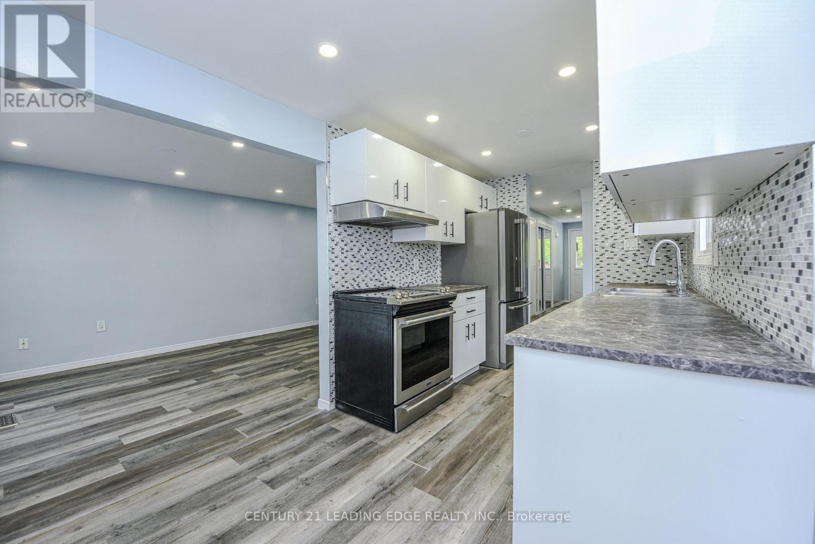 169 Hickling Trail Property Photo 13