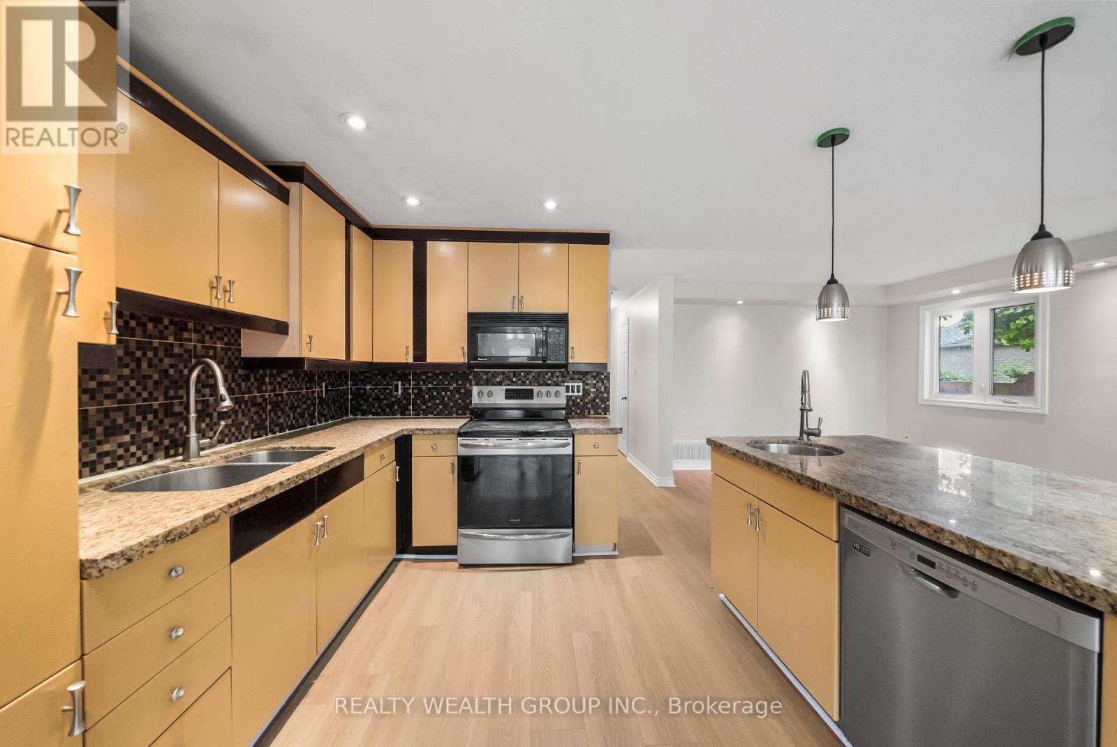 514 Grove Street E Property Photo 10