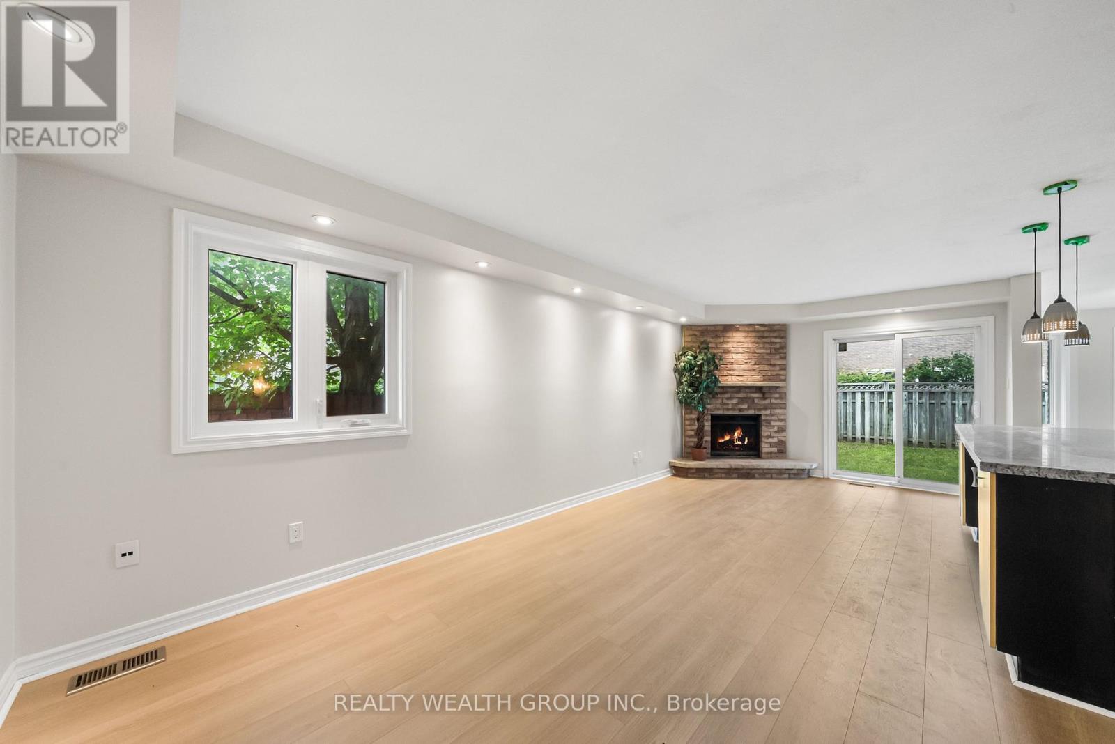 514 Grove Street E Property Photo 12