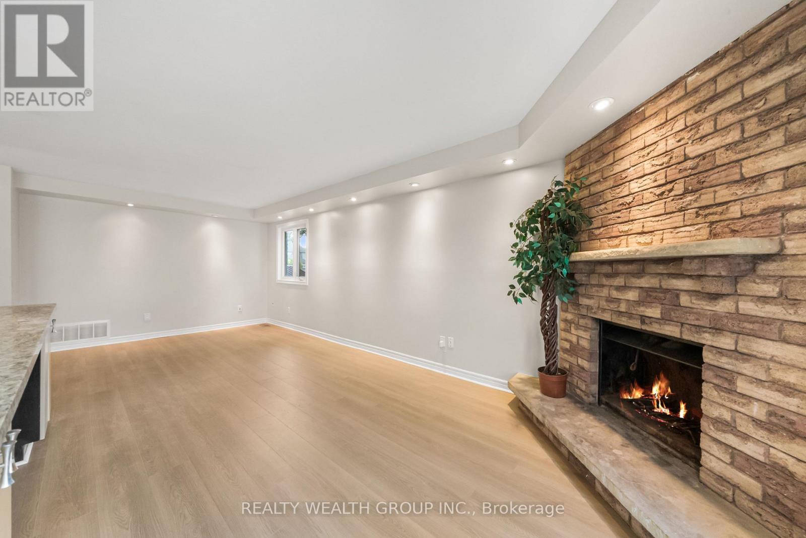 514 Grove Street E Property Photo 15