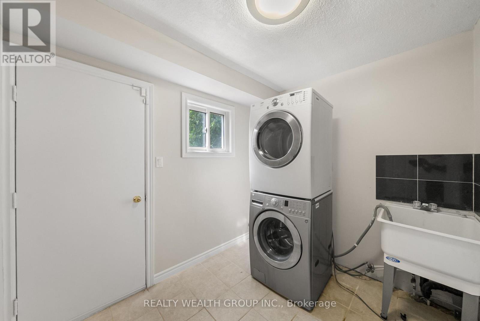 514 Grove Street E Property Photo 18