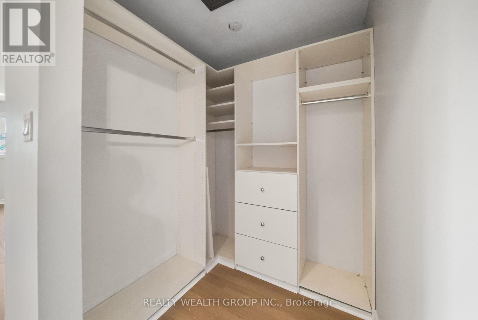 514 Grove Street E Property Photo 22