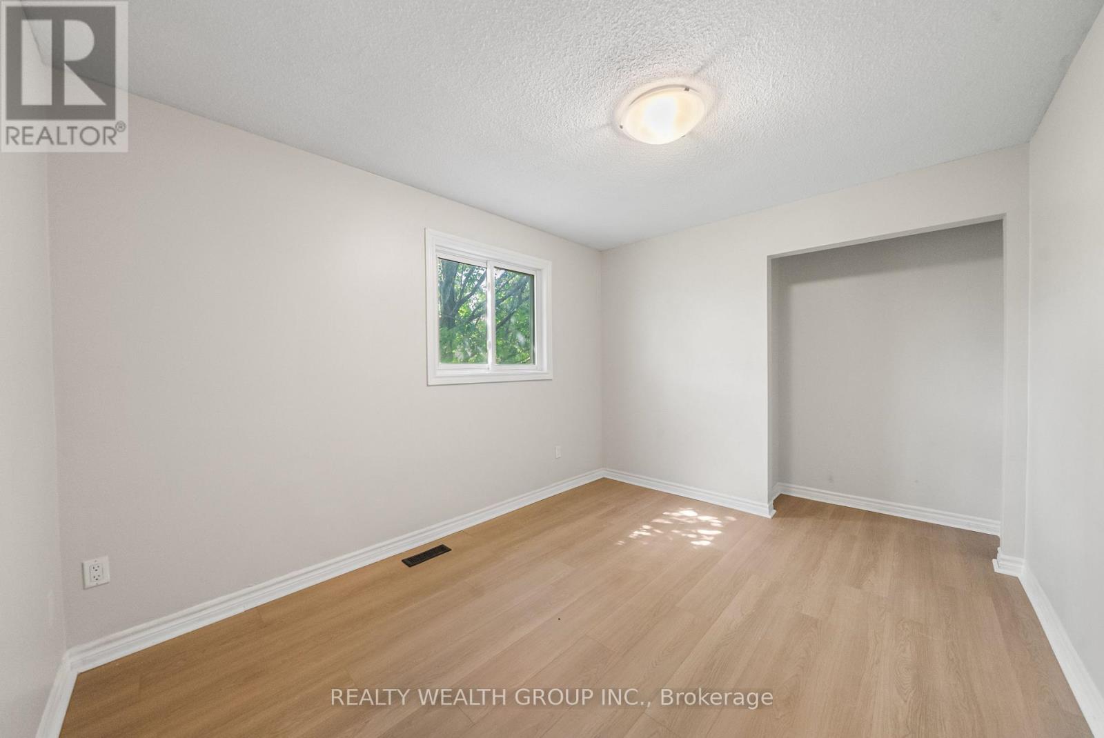 514 Grove Street E Property Photo 28