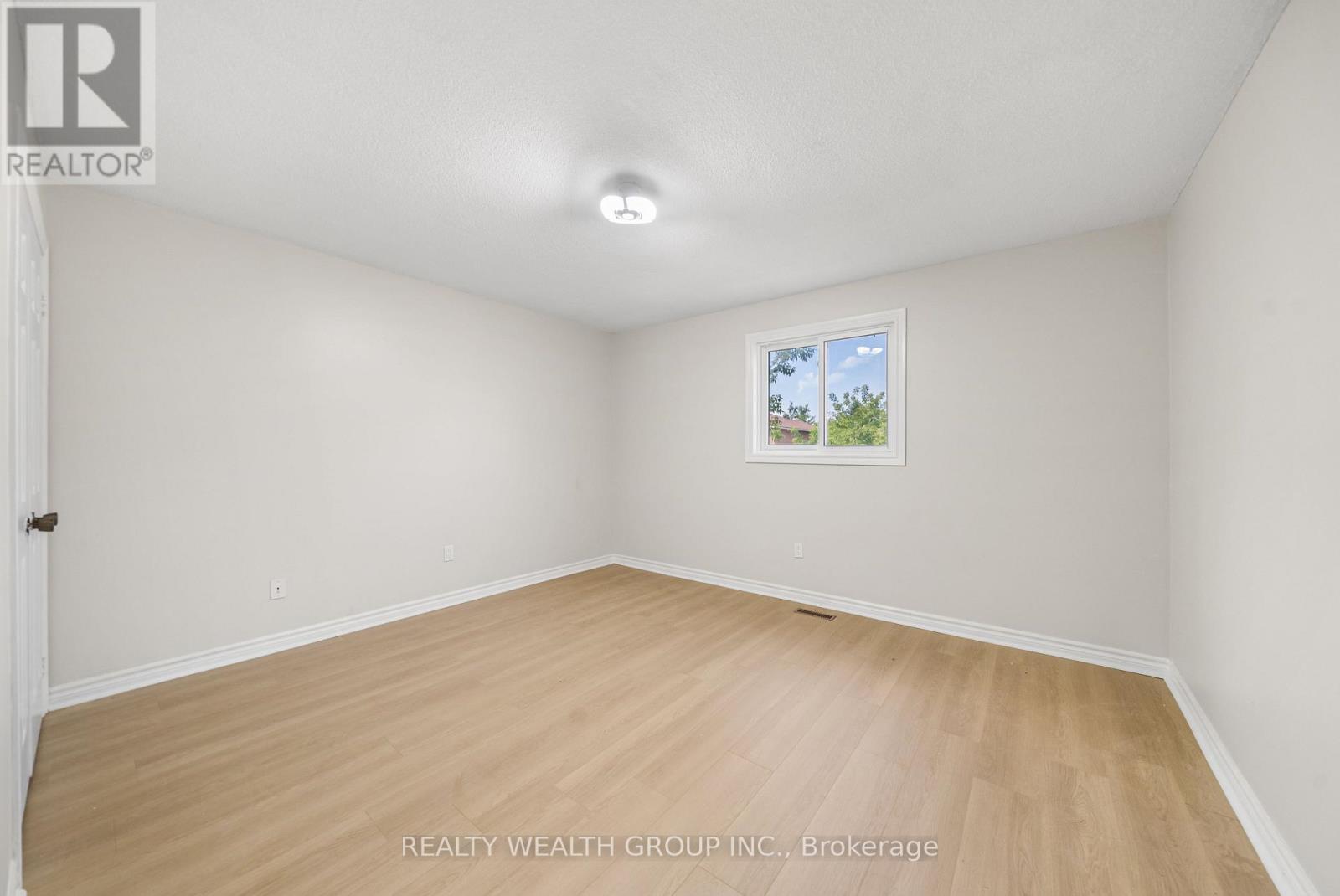 514 Grove Street E Property Photo 29