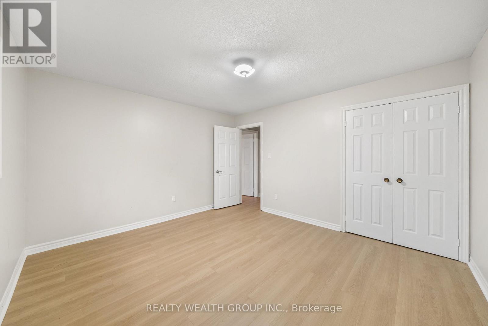 514 Grove Street E Property Photo 30