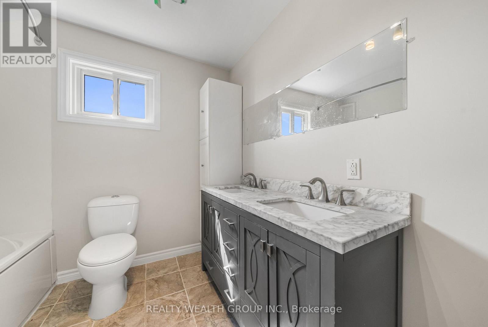 514 Grove Street E Property Photo 31