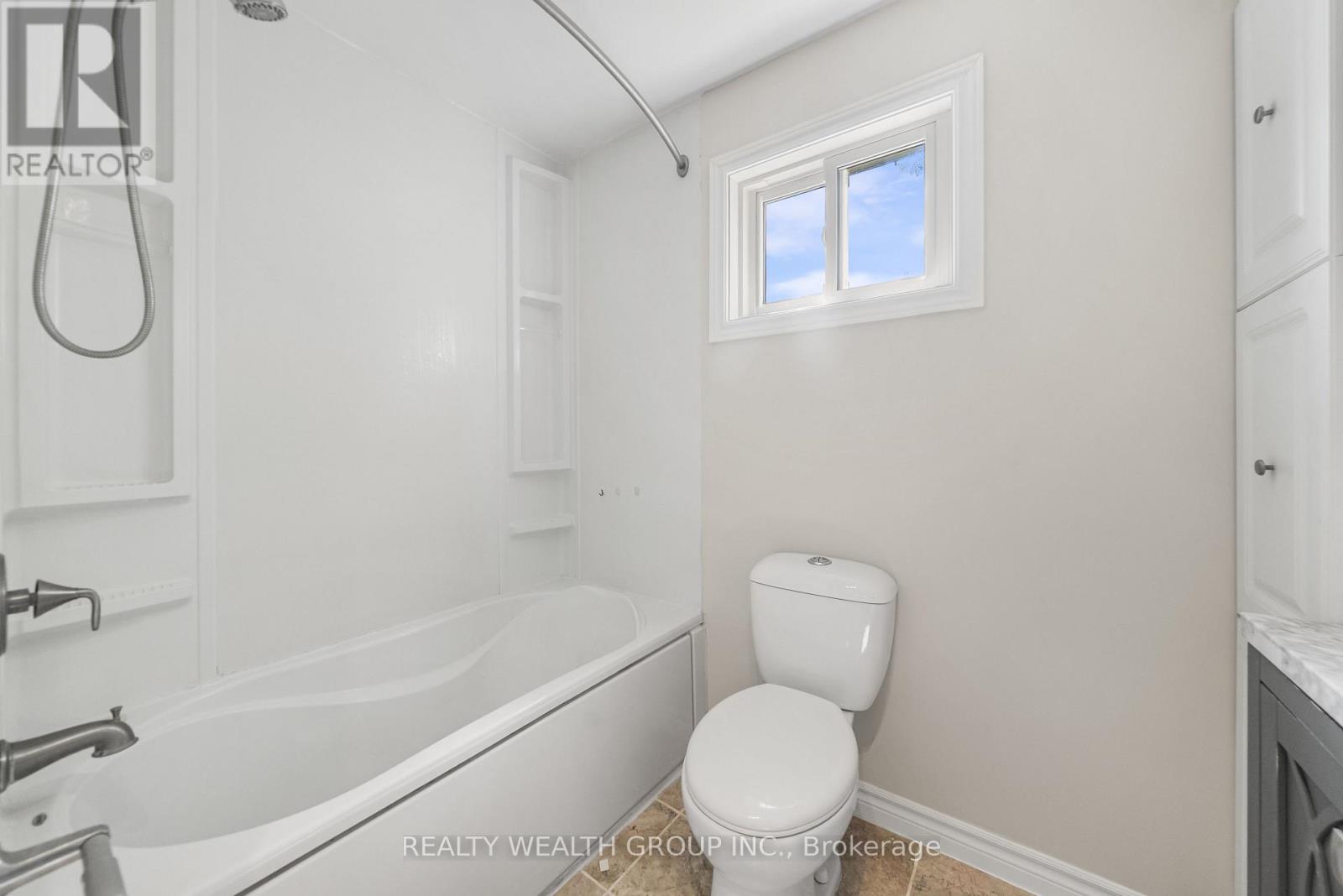 514 Grove Street E Property Photo 32