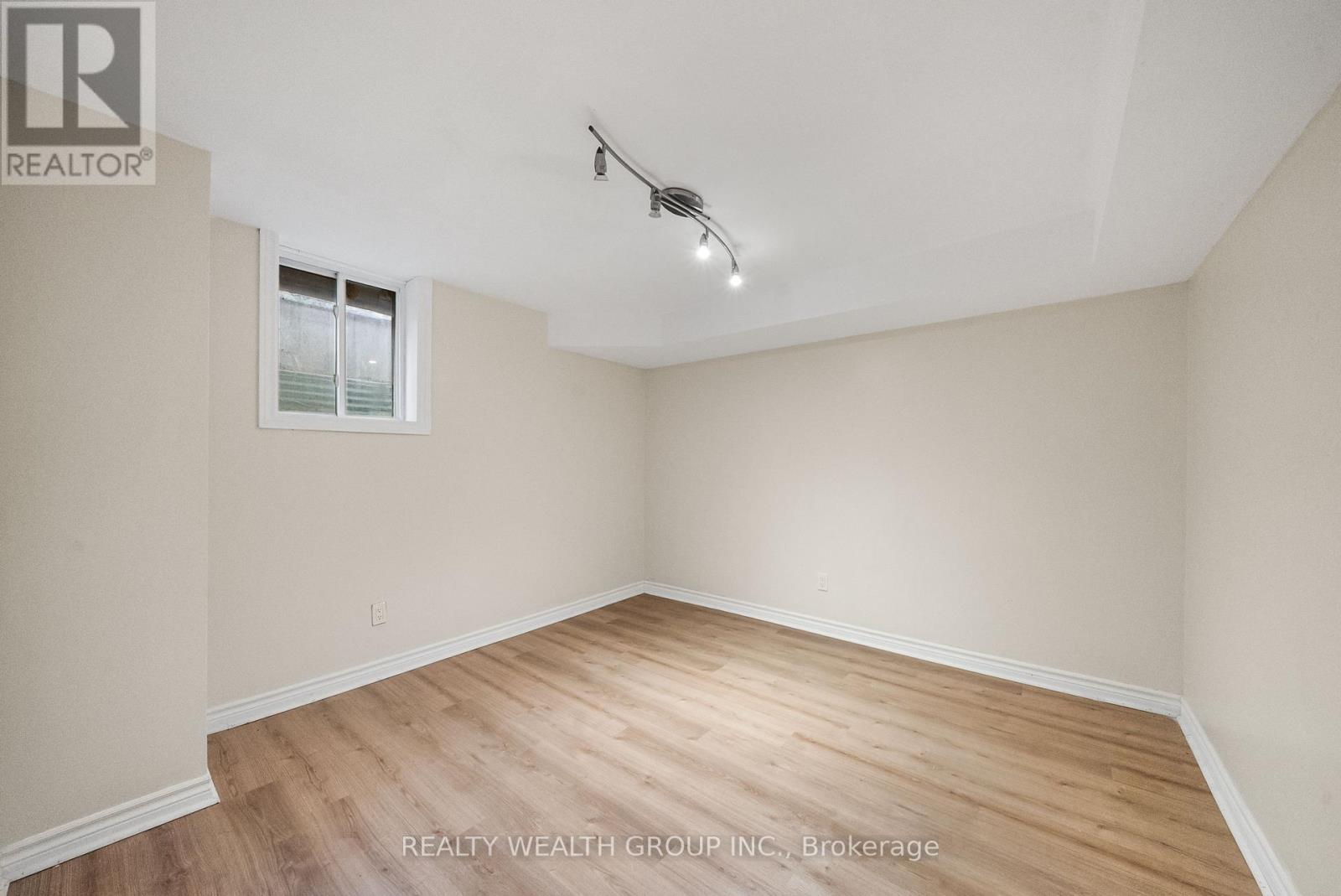 514 Grove Street E Property Photo 37