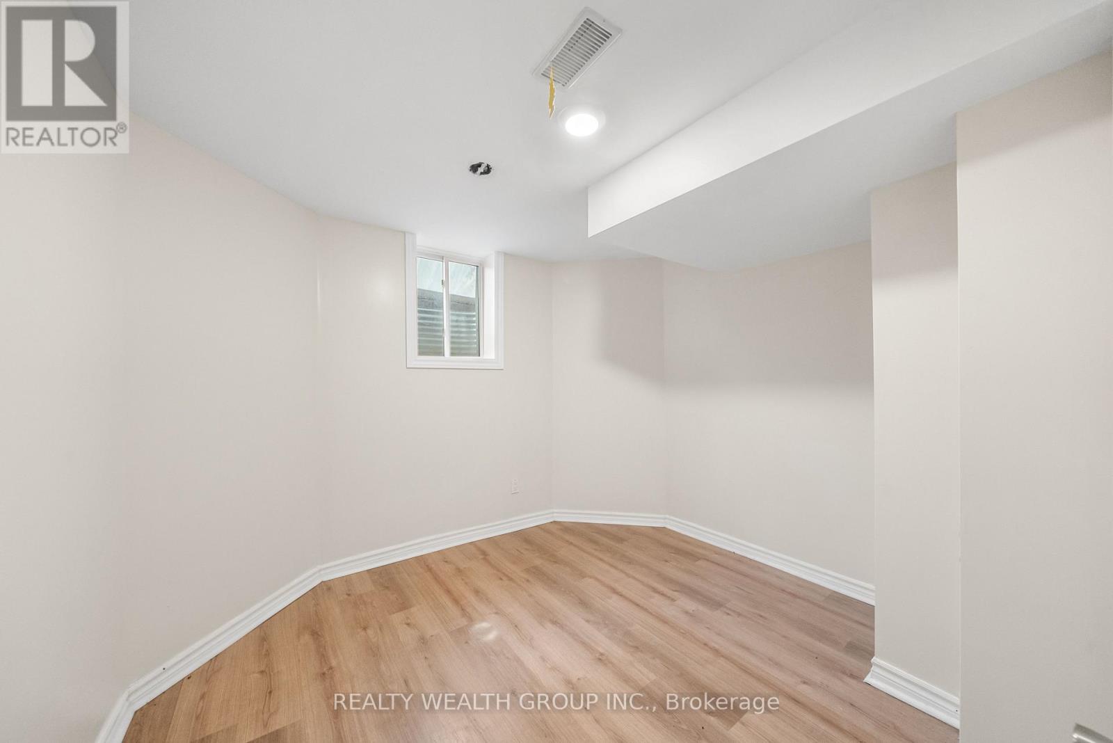514 Grove Street E Property Photo 39