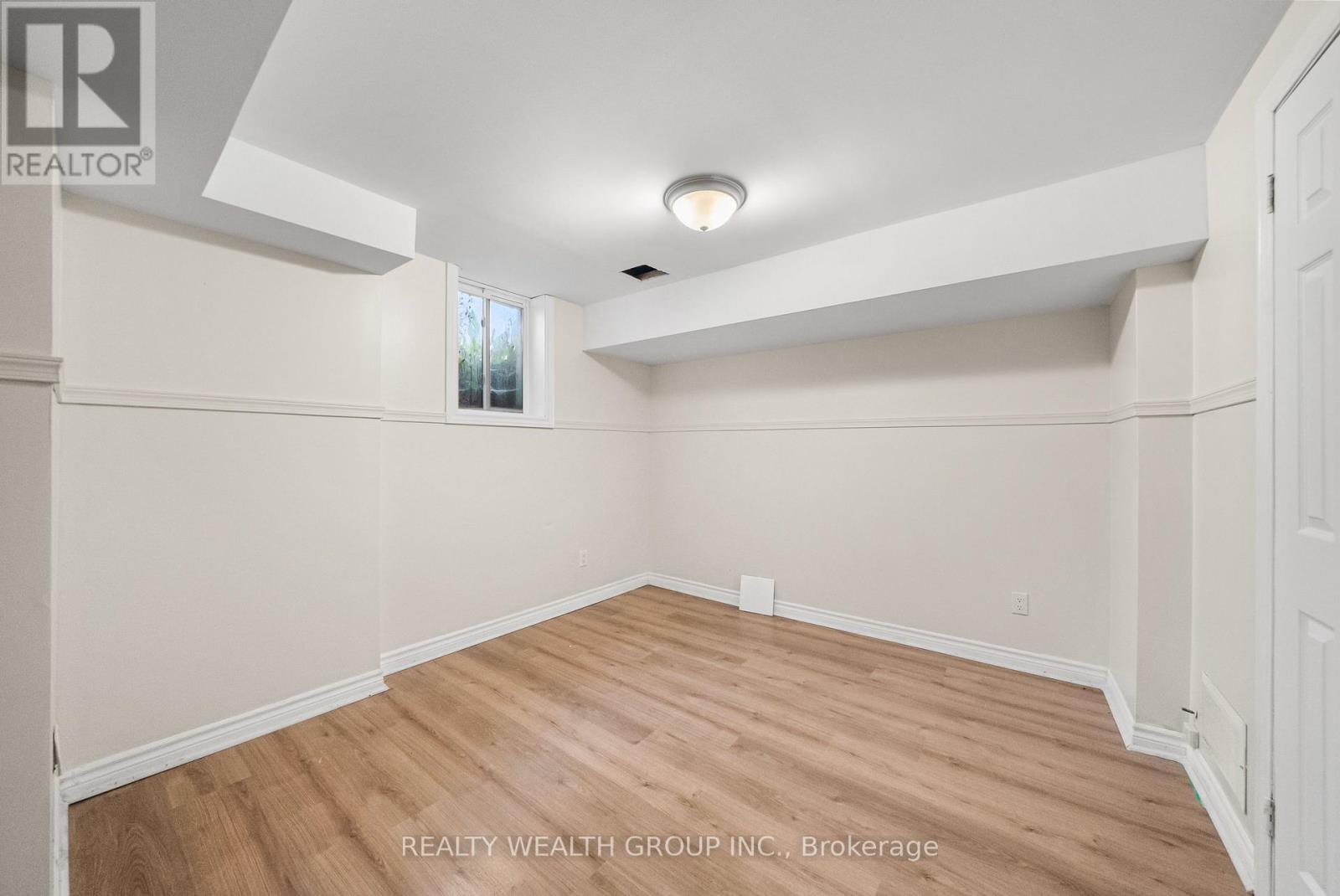 514 Grove Street E Property Photo 40