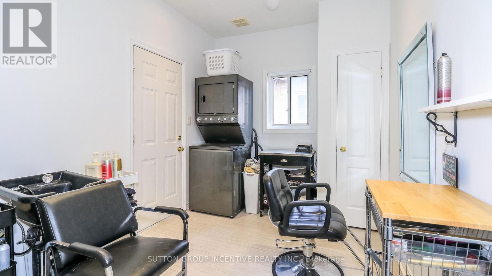142 Raymond Crescent Property Photo 10