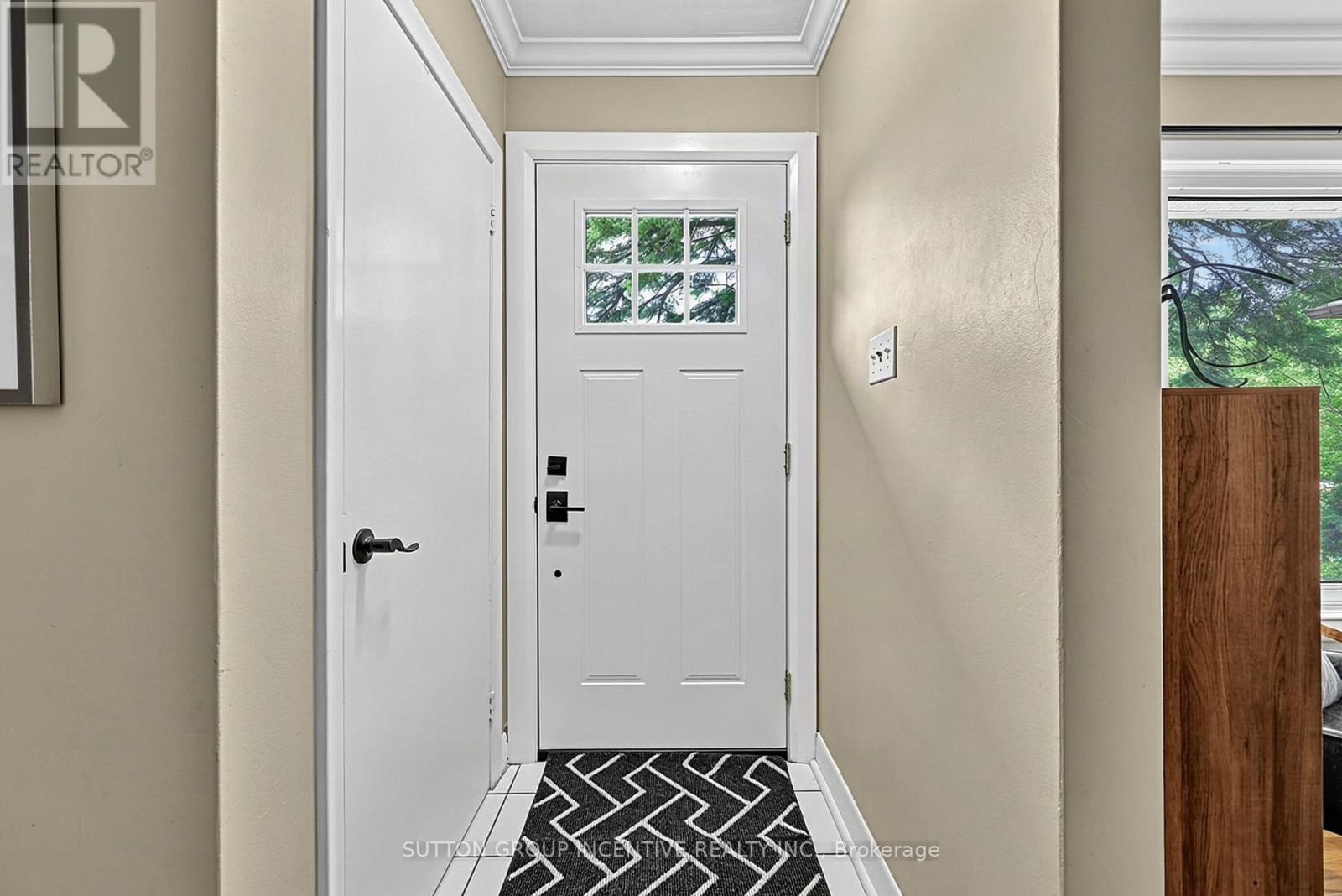 163 Grove Street E Property Photo 4
