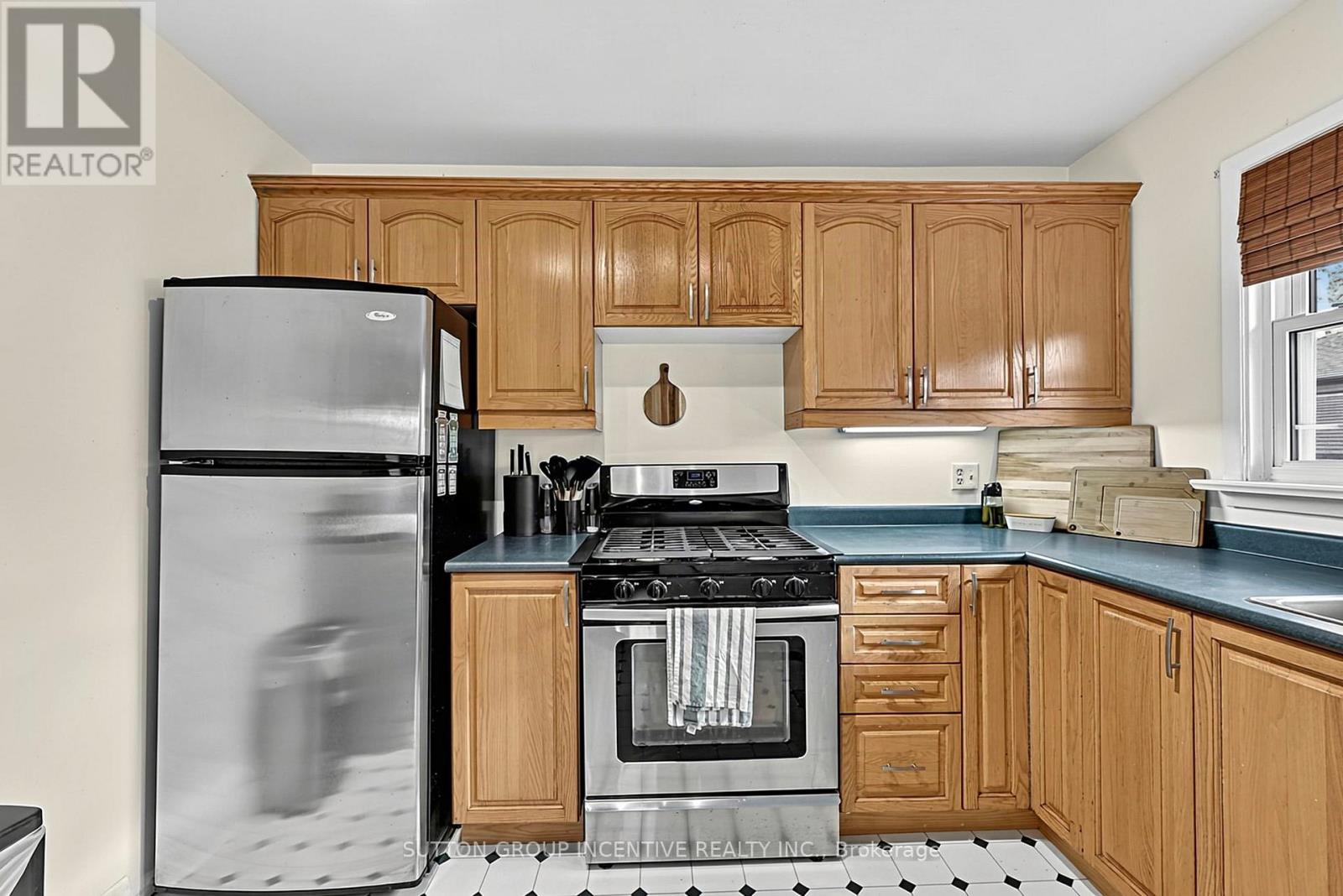163 Grove Street E Property Photo 12