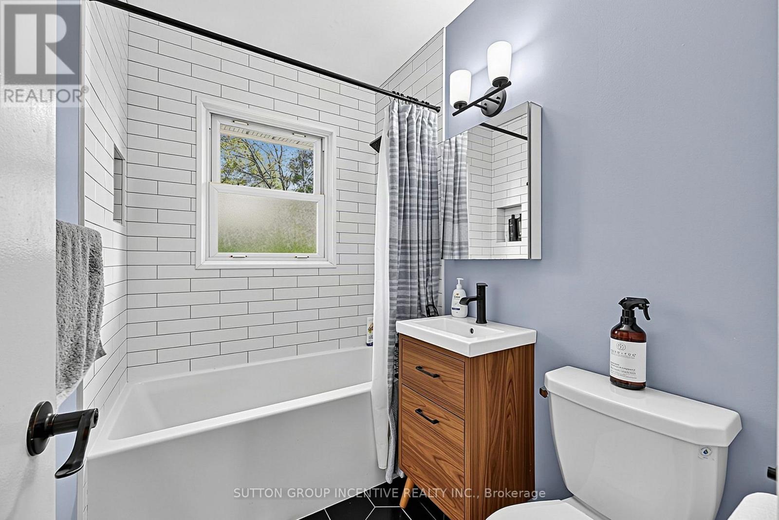 163 Grove Street E Property Photo 14