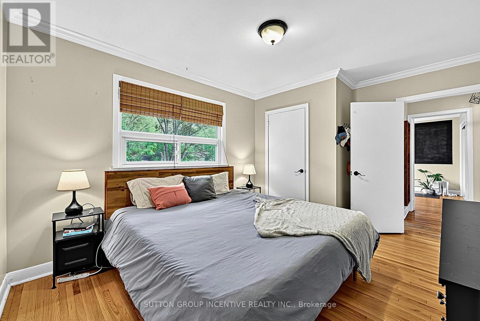 163 Grove Street E Property Photo 15