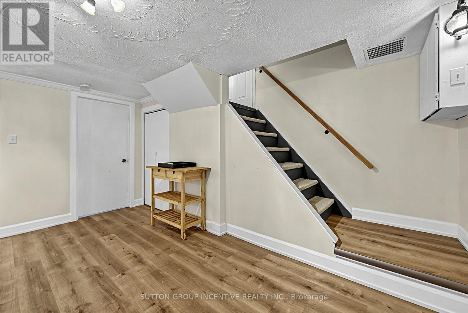 163 Grove Street E Property Photo 22