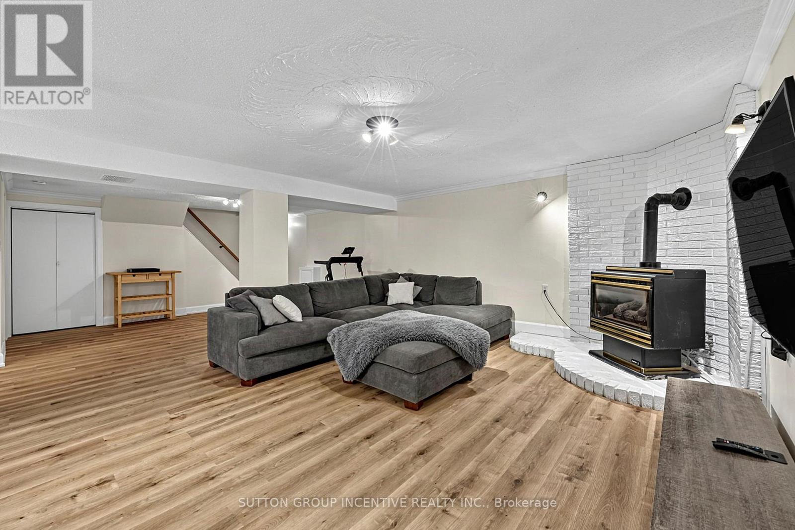 163 Grove Street E Property Photo 23