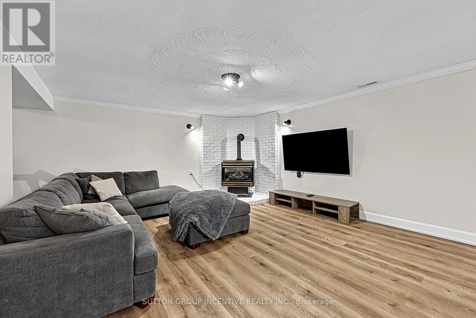 163 Grove Street E Property Photo 24