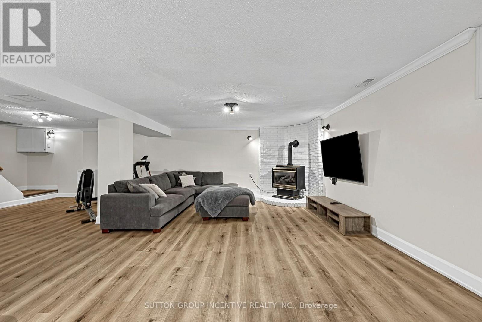 163 Grove Street E Property Photo 25