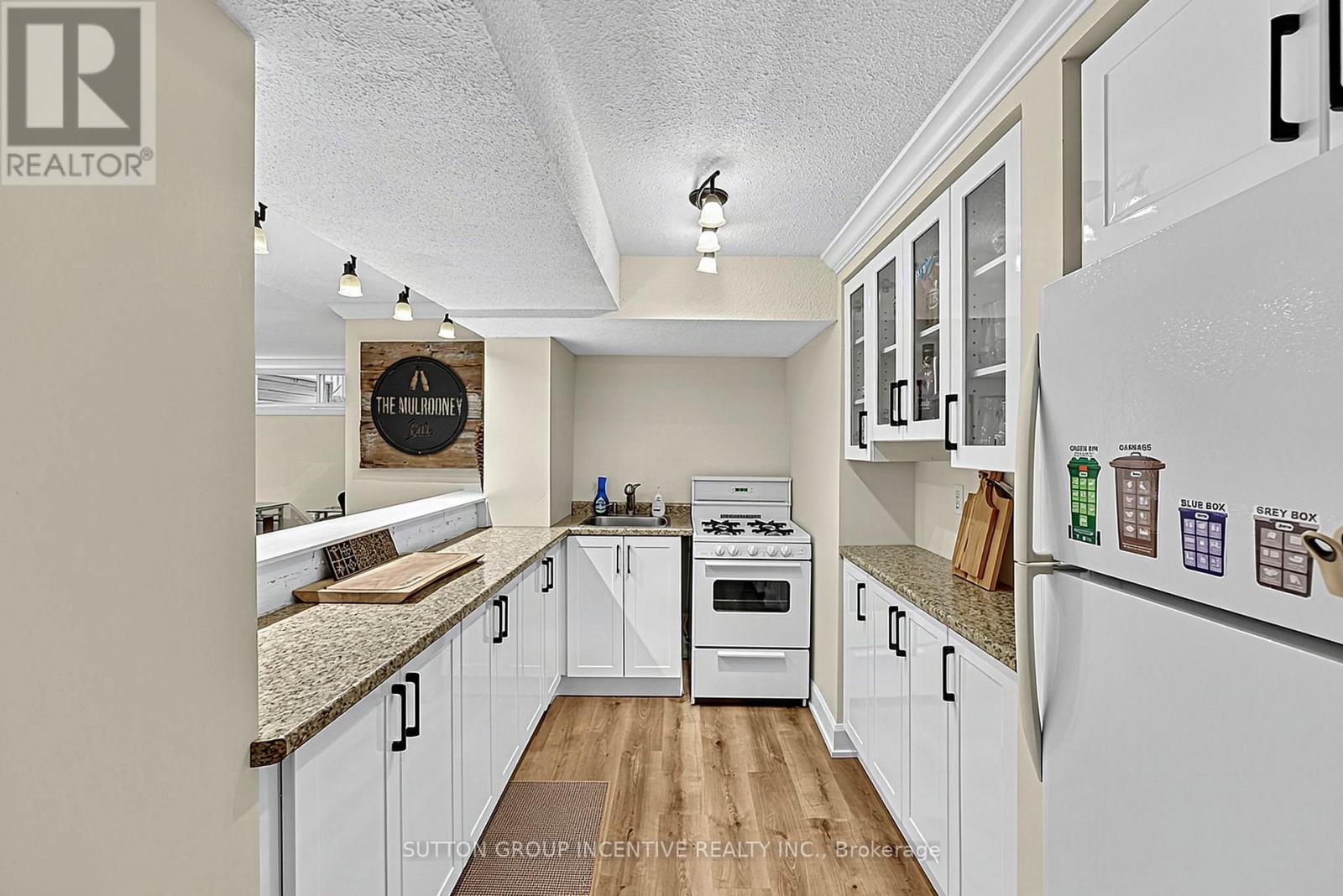 163 Grove Street E Property Photo 29