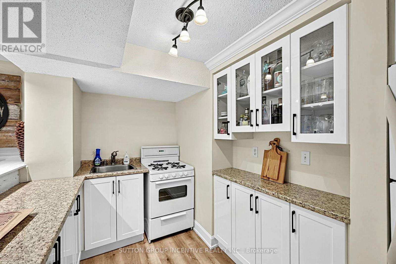 163 Grove Street E Property Photo 30