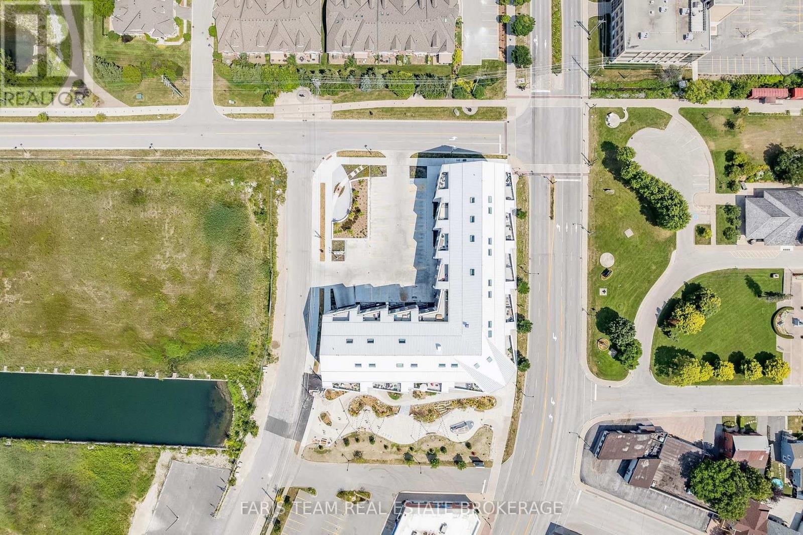 413 - 31 Huron Street Property Photo 45