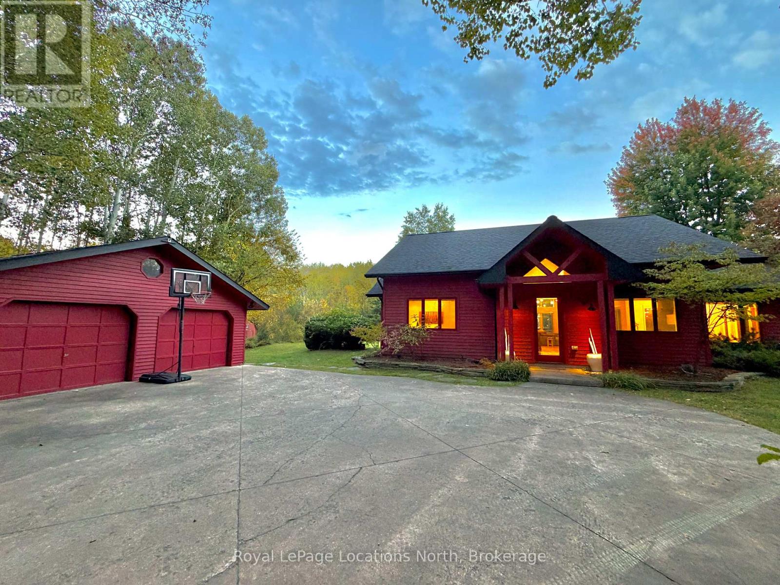 21 Buckingham Boulevard Property Photo 2