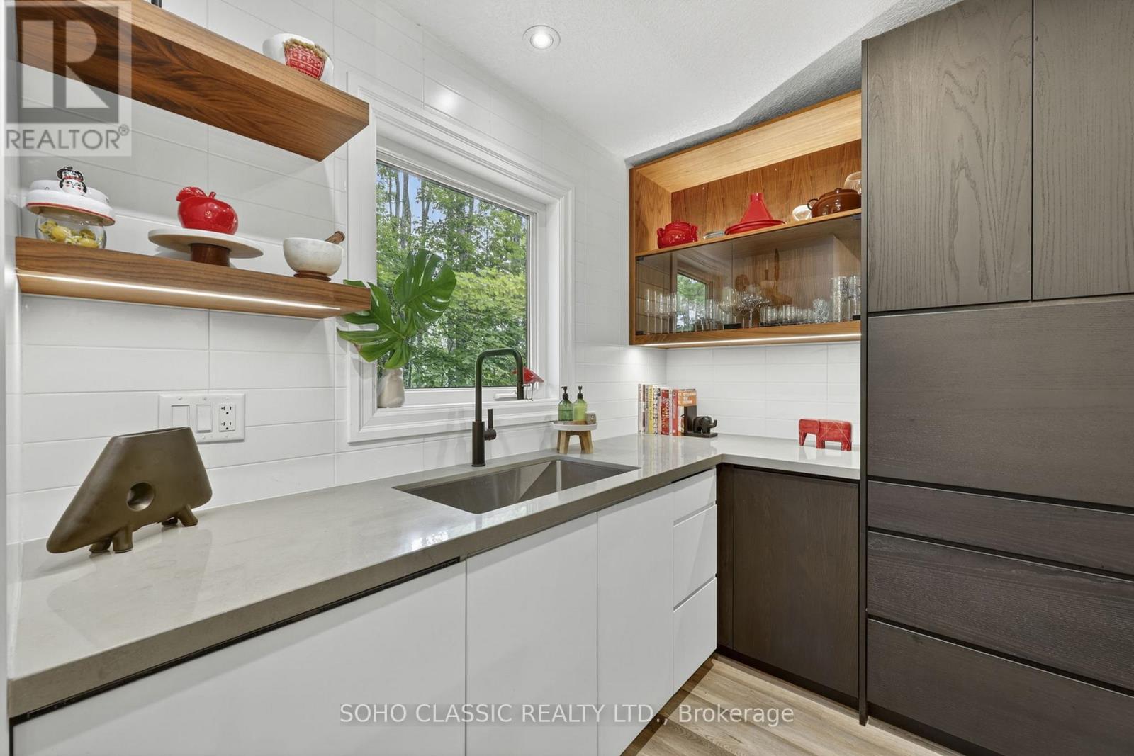 16 Oneida Avenue Property Photo 10