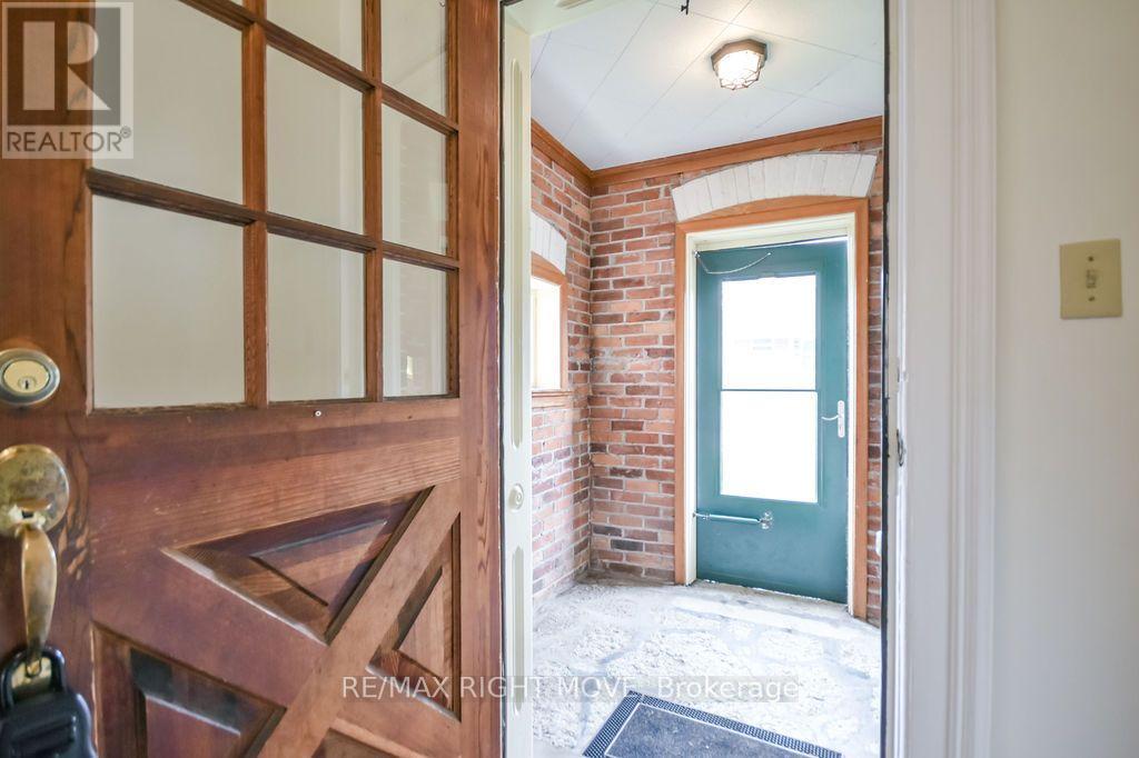 129 Coldwater Road W Property Photo 3
