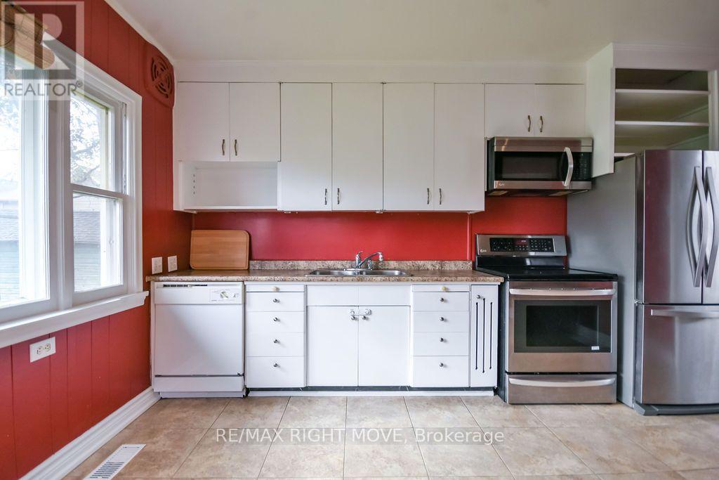 129 Coldwater Road W Property Photo 11