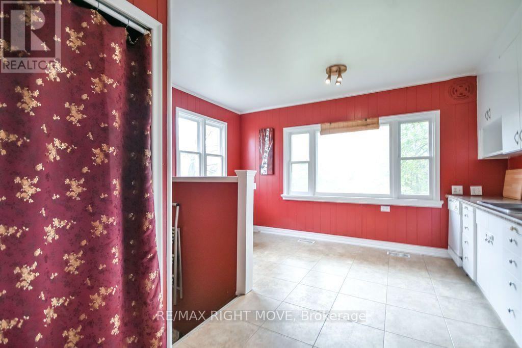 129 Coldwater Road W Property Photo 12