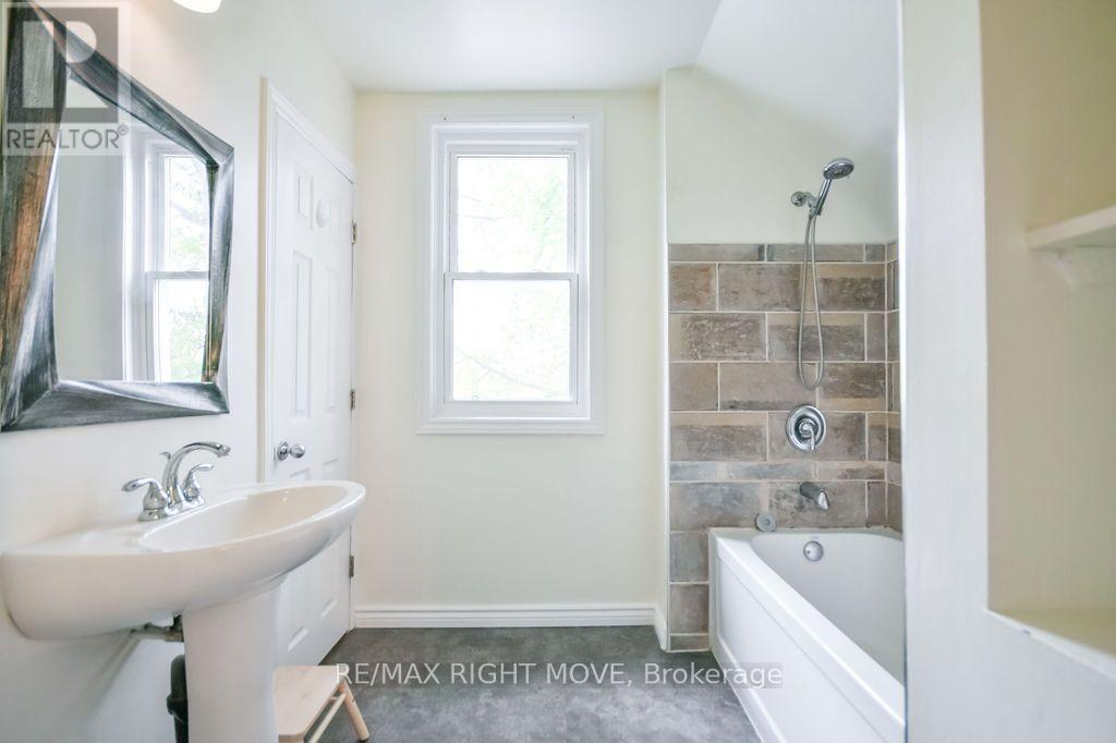 129 Coldwater Road W Property Photo 24