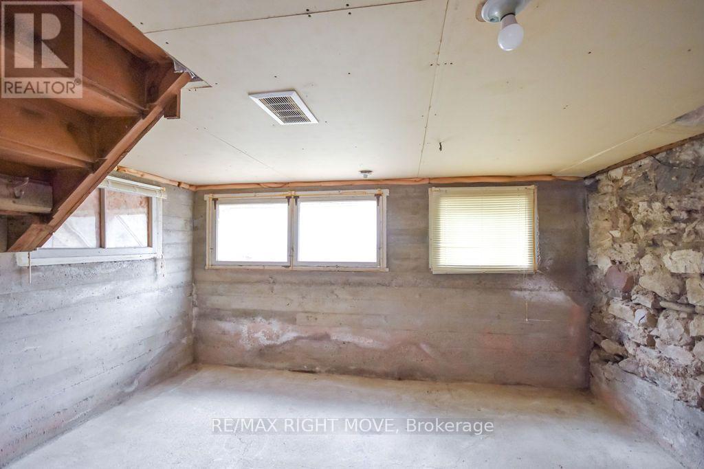 129 Coldwater Road W Property Photo 26
