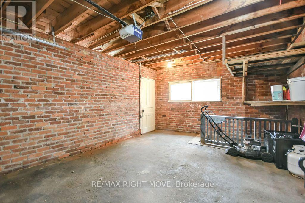 129 Coldwater Road W Property Photo 28