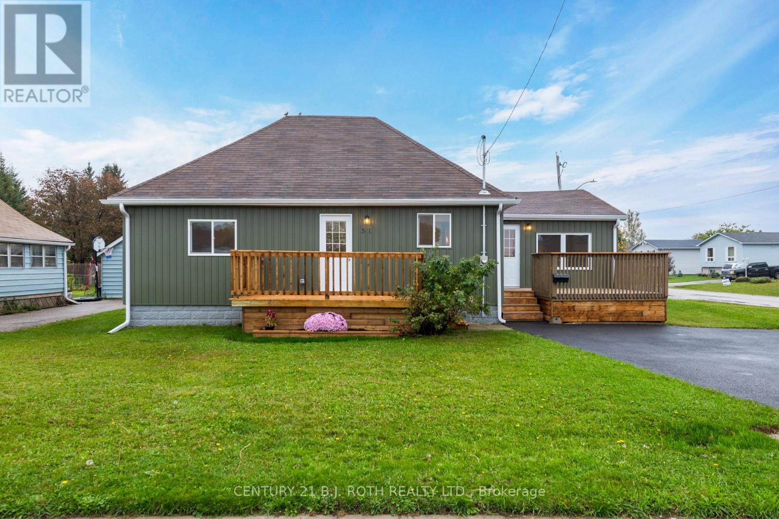 51 James Street E Property Photo 1