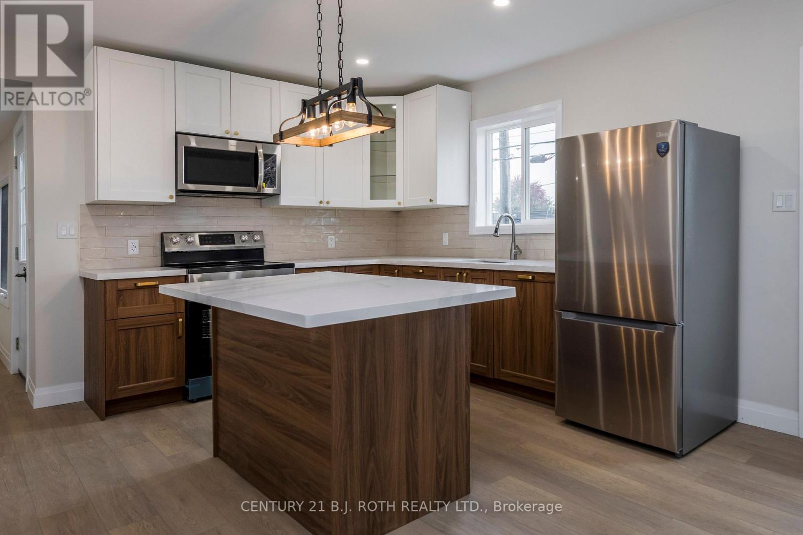 51 James Street E Property Photo 5