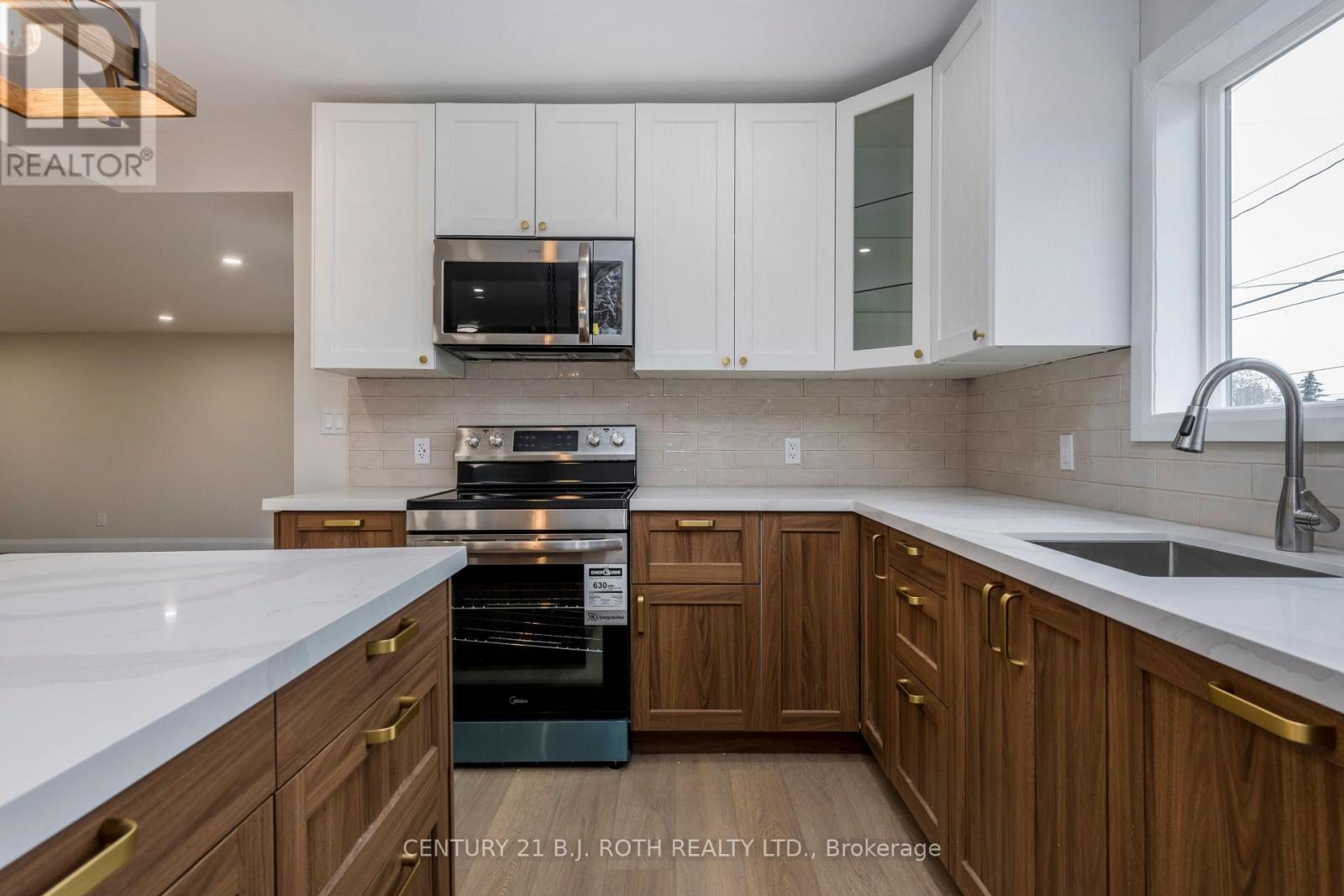 51 James Street E Property Photo 7