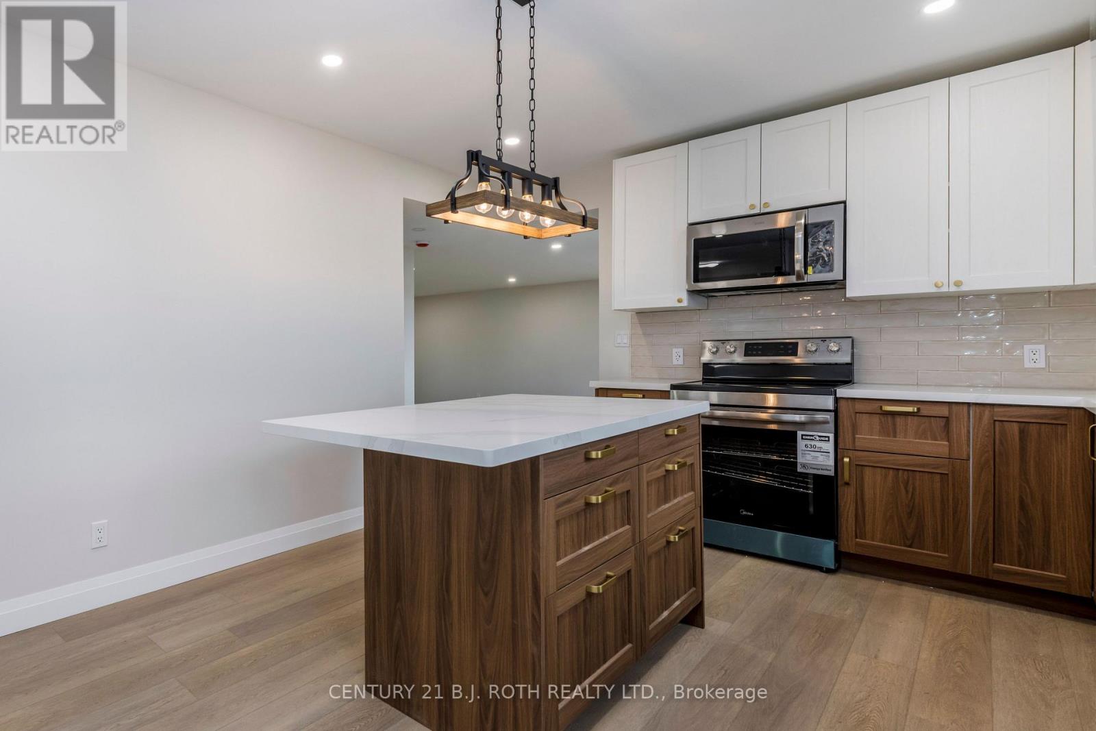 51 James Street E Property Photo 8