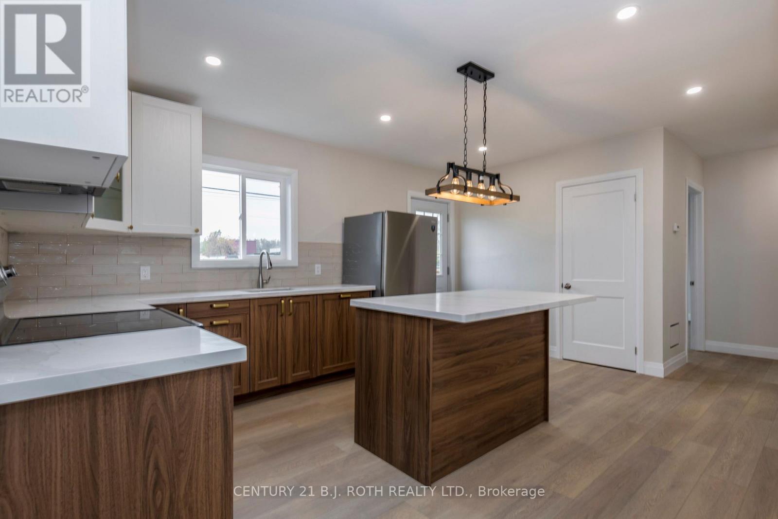 51 James Street E Property Photo 10