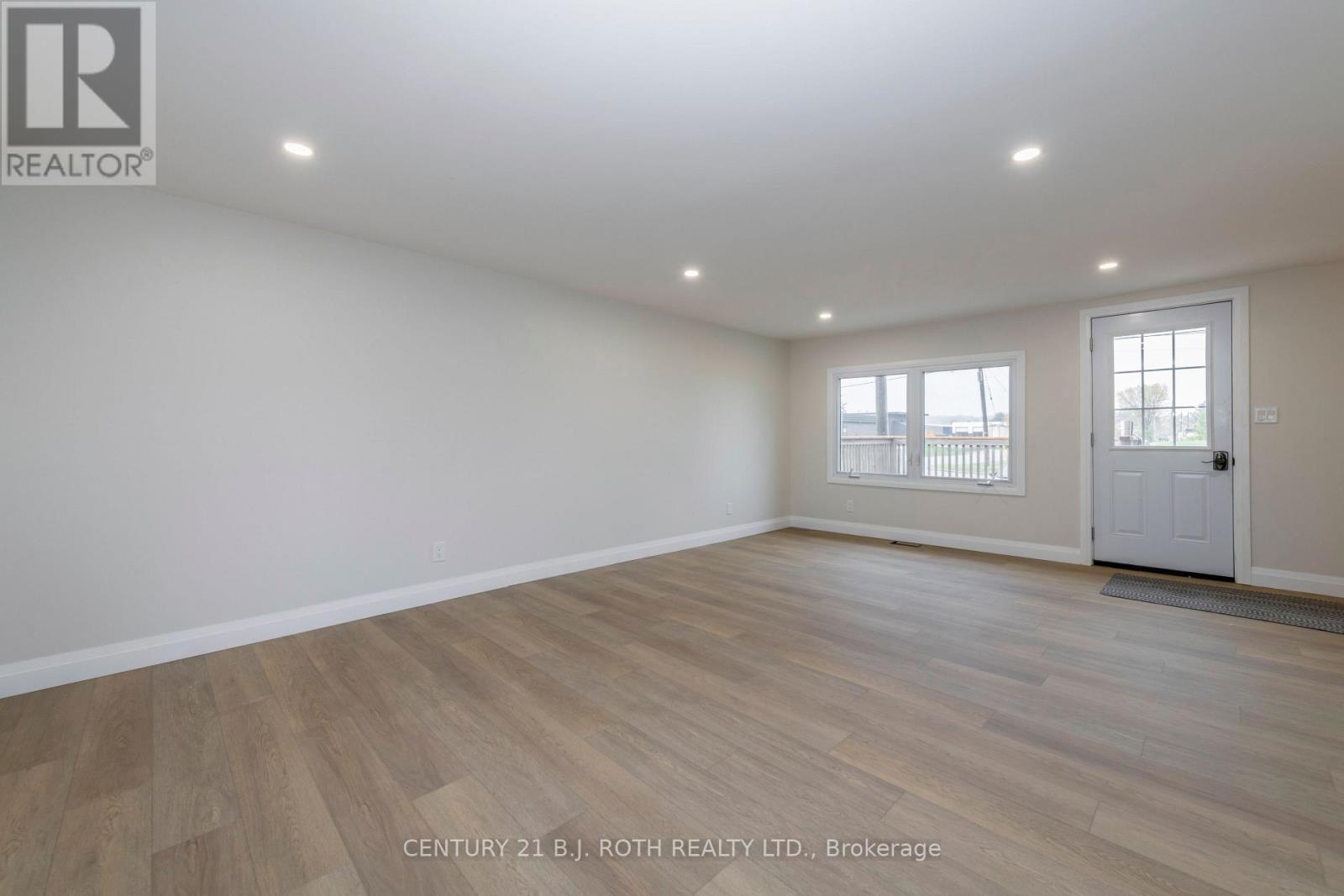 51 James Street E Property Photo 11