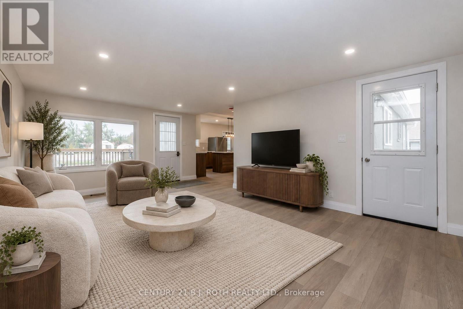 51 James Street E Property Photo 14