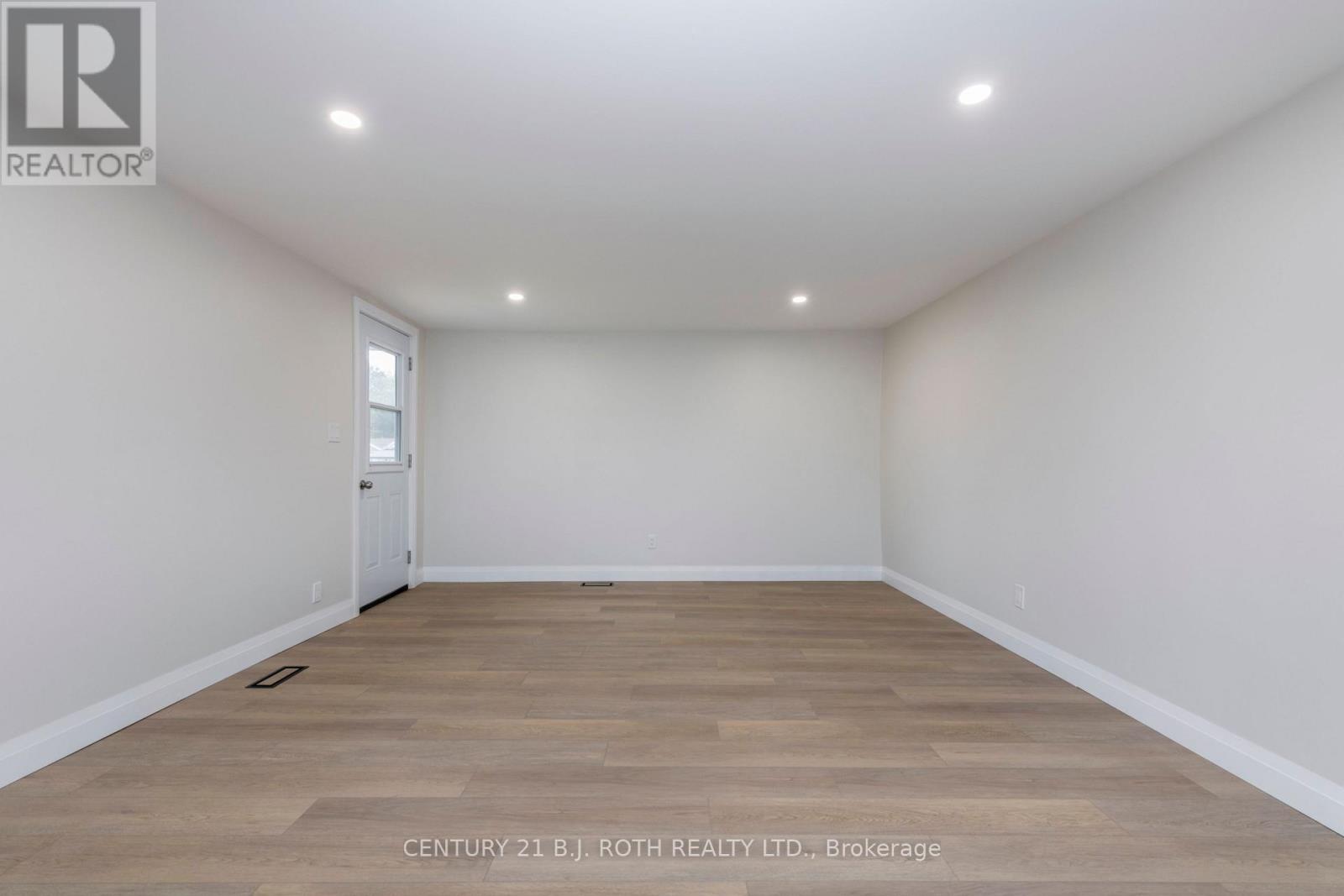 51 James Street E Property Photo 16