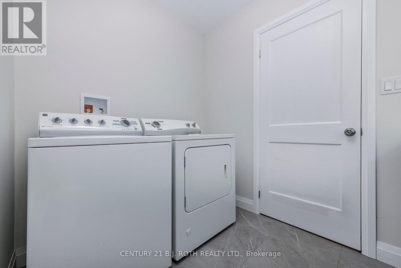 51 James Street E Property Photo 22