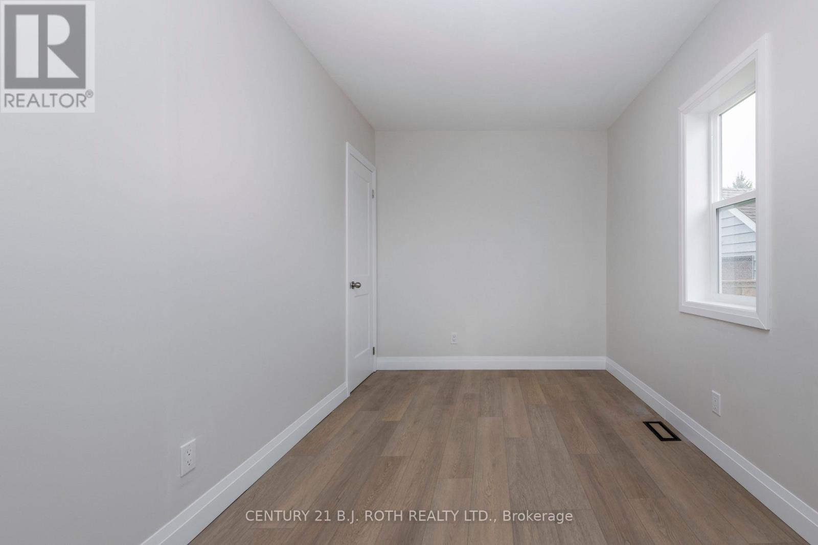 51 James Street E Property Photo 23